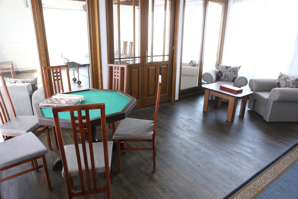 Ezuestfenyo Agroturisztikai Panzio Hotel Borzont ภายนอก รูปภาพ